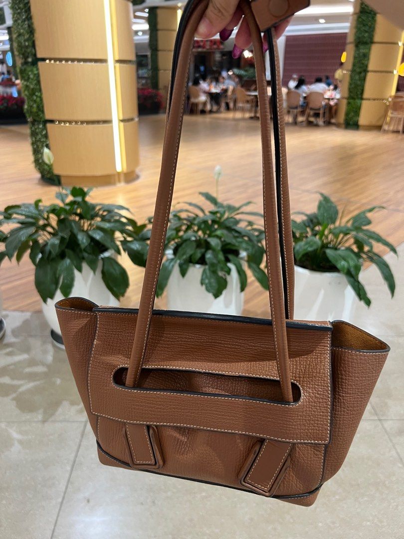 Bottega bag (Category: Shoulder Bags) located in Quezon City. Submitted by hometherapyph (Listing ID 1336716111, Image 2). Description: Bottega bag .