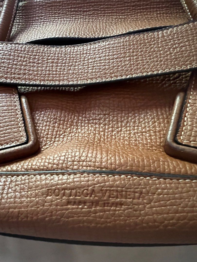 Bottega bag (Category: Shoulder Bags) located in Quezon City. Submitted by hometherapyph (Listing ID 1336716111, Image 3). Description: Bottega bag .