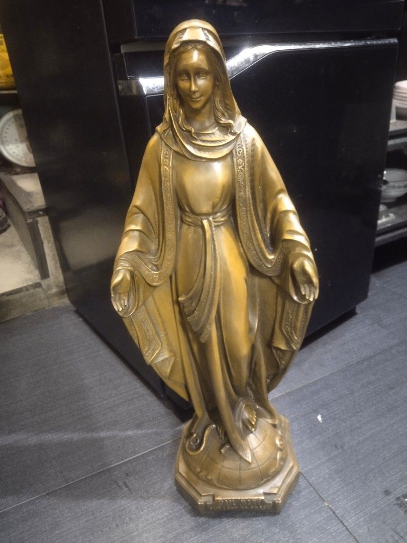 Brass huge mama Mary statue display (Category: Religious Items) located in Manila. Submitted by kurukutuk (Listing ID 1343019972, Image 1). Description: brass huge mama Mary statue display 27 x 10 inches HxL made of brass.