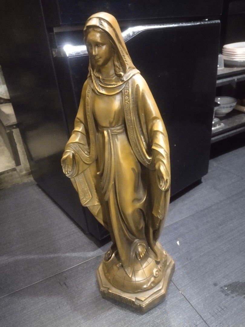 Brass huge mama Mary statue display (Category: Religious Items) located in Manila. Submitted by kurukutuk (Listing ID 1343019972, Image 3). Description: brass huge mama Mary statue display 27 x 10 inches HxL made of brass.