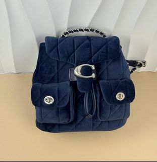 (Category: ) located in . Submitted by fashion.shoppp (Listing ID 1343003959, Image 1). Description: .