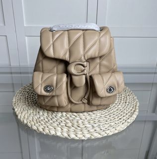 (Category: ) located in . Submitted by fashion.shoppp (Listing ID 1343004825, Image 1). Description: .