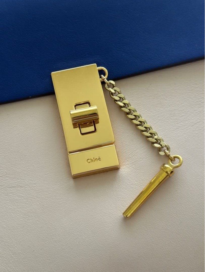 Chloe Drew Bag (Category: Luxury Bags & Wallets) located in Pasig City. Submitted by beyond.vintage (Listing ID 1342857090, Image 3). Description: .