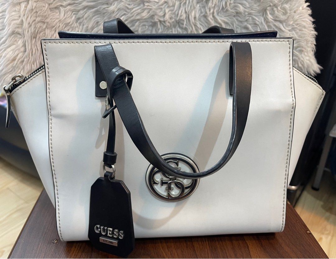 Guess Dark Blue and White Handbag (Category: Shoulder Bags) located in Mandaluyong City. Submitted by kats830 (Listing ID 1343011402, Image 1). Description: Guess Dark Blue and White Handbag In good condition. With unused shoulder strap..
