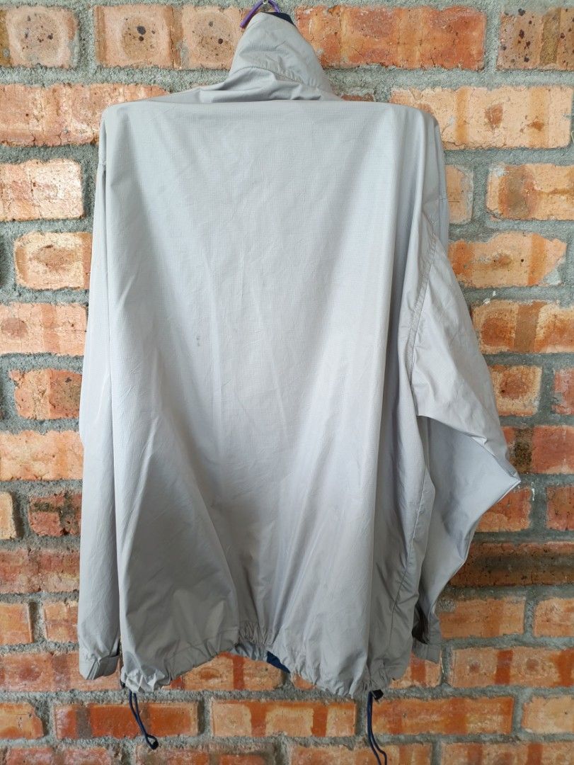 Helly hansen jacket (Category: Coats, Jackets and Outerwear) located in Ipoh. Submitted by fahmiaris (Listing ID 1342881049, Image 2). Description: beminat dm.