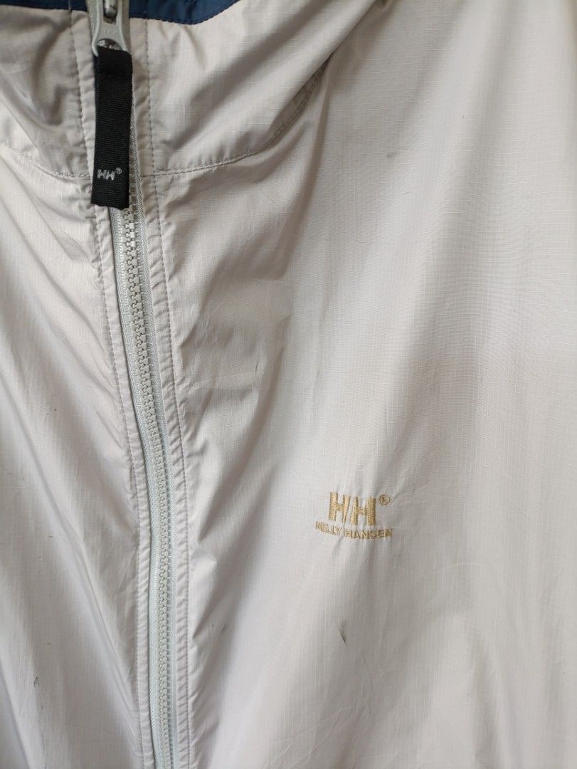 Helly hansen jacket (Category: Coats, Jackets and Outerwear) located in Ipoh. Submitted by fahmiaris (Listing ID 1342881049, Image 3). Description: beminat dm.