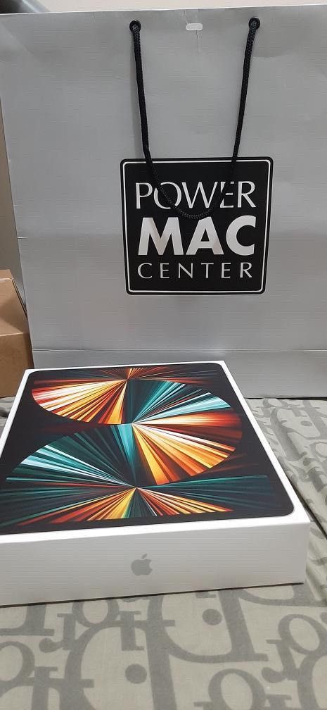 Ipad Pro M1 12.9” 128GB Silver. (Category: iPad) located in Makati City. Submitted by chiero_sells (Listing ID 1343007705, Image 3). Description: good as new, selling it as i cant use it anymore since i am always busy. using this just for watching only. includes case too..