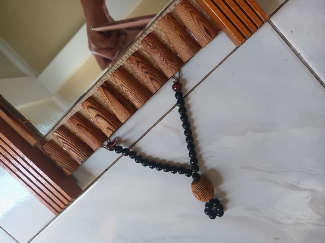 Japanese Wooden Wall Mirror (Category: Mirrors) located in Polangui. Submitted by cornerbags_shoes (Listing ID 1342875581, Image 3). Description: Japanese Wooden Mirror Solid Wood Sobrang linaw Medyo mabigat Yung may panukat po is tinakpan ko lang ng piece of cardboard Yung mirror for safety po habang nakatago. ₱650.