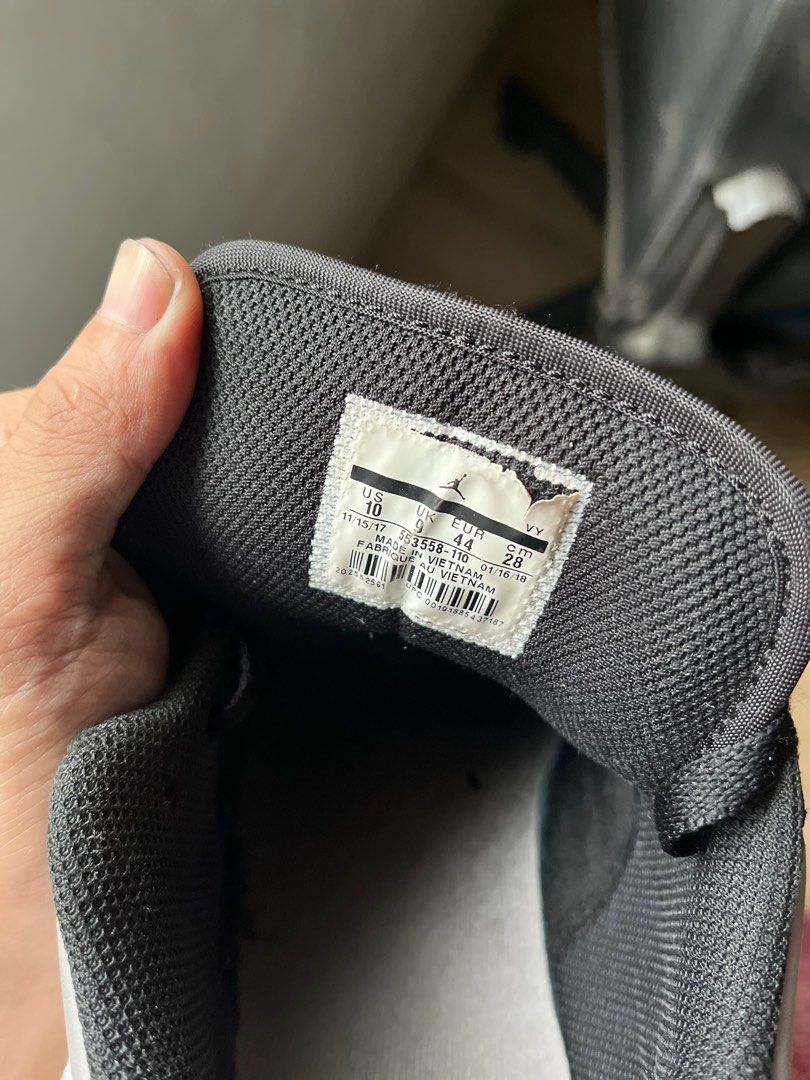 Jordan 1 low (Category: Sneakers) located in Pasig City. Submitted by dfmartin (Listing ID 1342941564, Image 3). Description: Size 10 Owner migrated already .