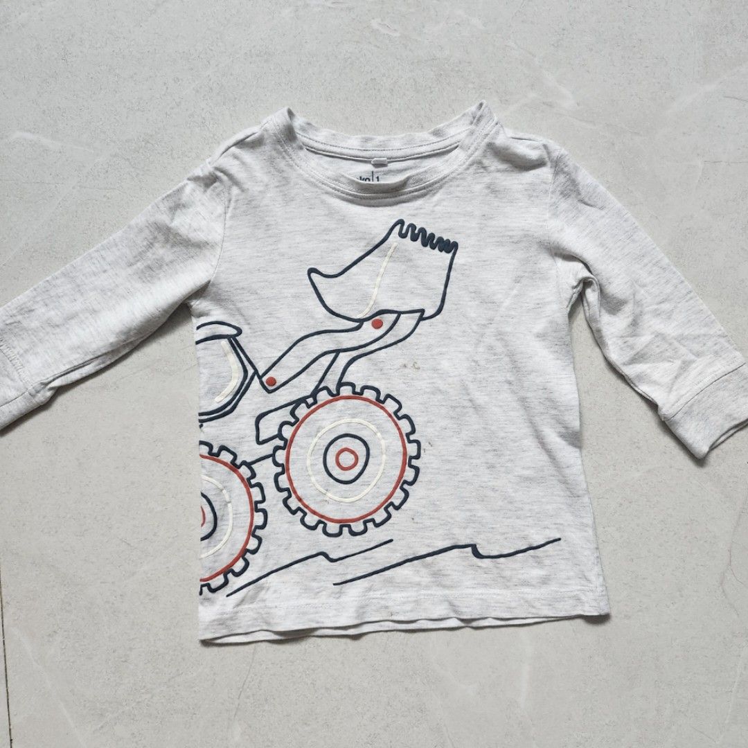 Long sleeve shirt for kids (Category: Babies & Kids Fashion) located in Rizal. Submitted by acs_747 (Listing ID 1342970357, Image 1). Description: Unisex long sleeve shirt for kids aged 1 to 3 years old..
