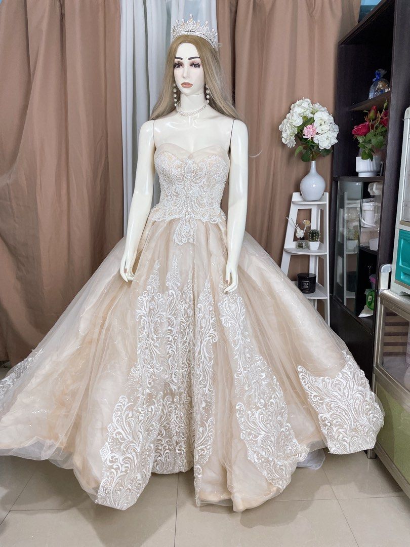 Long trail sagala or wedding gown (Category: Evening dresses & gowns) located in Dasmarinas. Submitted by legitbeauty08 (Listing ID 1342926074, Image 2). Description: Super ganda Corset type Long trail Free size de tali likod Pwede rent 2k dasma cavite loc .