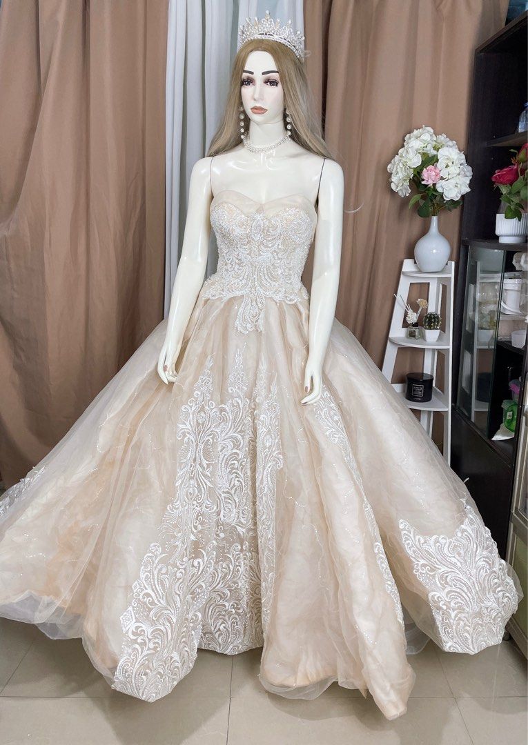 Long trail sagala or wedding gown (Category: Evening dresses & gowns) located in Dasmarinas. Submitted by legitbeauty08 (Listing ID 1342926074, Image 3). Description: Super ganda Corset type Long trail Free size de tali likod Pwede rent 2k dasma cavite loc .