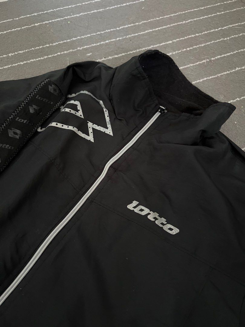 lotto jacket (Category: Coats, Jackets and Outerwear) located in Kuala Lumpur. Submitted by adamdanixl (Listing ID 1342947751, Image 2). Description: lotto jacket nak diletgo , condition 9/10 boleh pos / cod.