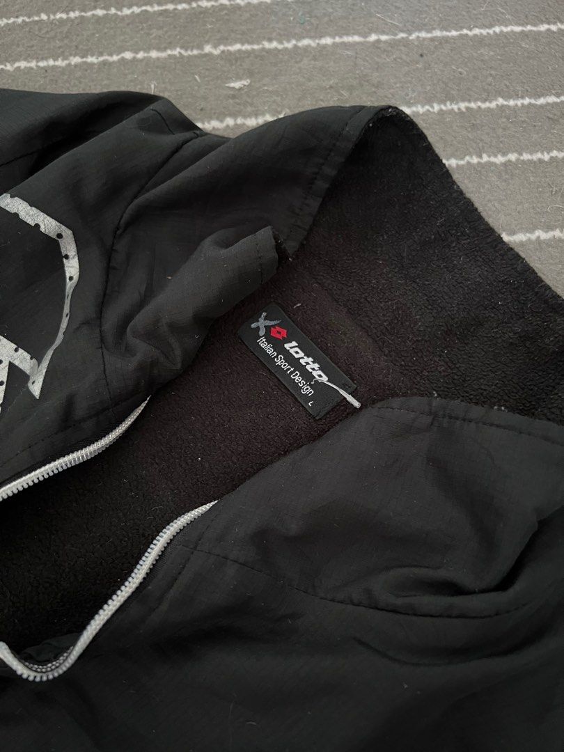 lotto jacket (Category: Coats, Jackets and Outerwear) located in Kuala Lumpur. Submitted by adamdanixl (Listing ID 1342947751, Image 3). Description: lotto jacket nak diletgo , condition 9/10 boleh pos / cod.