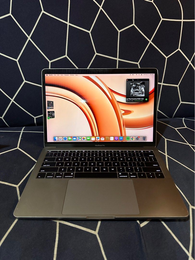 MacBook Pro 2017 13” Non touch bar Space Gray (Category: Laptops & Notebooks) located in Dasmarinas. Submitted by smsebtian (Listing ID 1342991011, Image 1). Description: MacBook Pro 2017 Non-touchbar Space gray for P17,000 Details 8Gb ram/256 Gb 13 inch Intel core i5 1200 cycle count No issues, only a few signs of usage (minor dents to corners) Open for swap to iPad or iPhone Inclusions Unit Original 87 watts charger Laptop pouch rfs: upgrade.