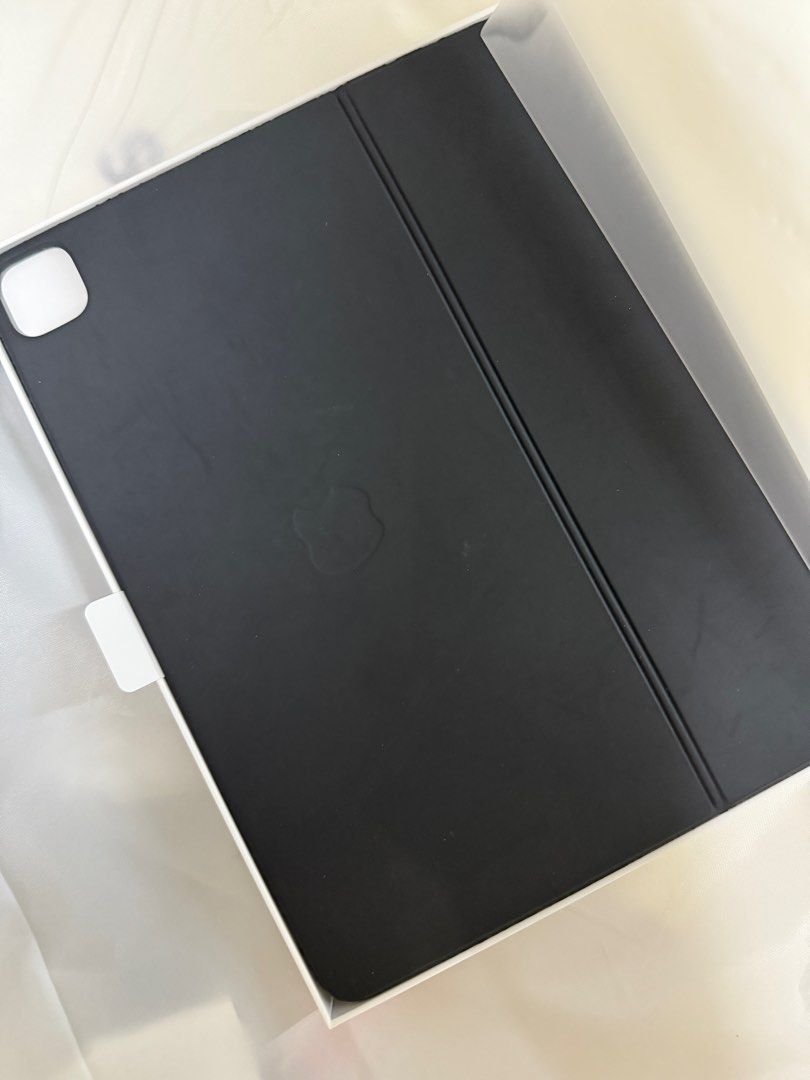 Magic Keyboard for Ipad Pro 12.9inch for 3rd 4th and 5th Gen (Category: Other Mobile & Gadget Accessories) located in Cainta. Submitted by pjamesco (Listing ID 1342894369, Image 1). Description: Well used with normal signs of usage No issues with functionality.
