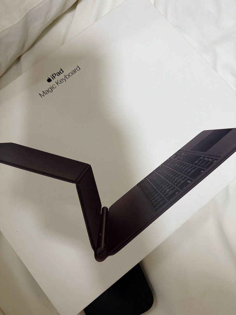 Magic Keyboard for Ipad Pro 12.9inch for 3rd 4th and 5th Gen (Category: Other Mobile & Gadget Accessories) located in Cainta. Submitted by pjamesco (Listing ID 1342894369, Image 2). Description: Well used with normal signs of usage No issues with functionality.
