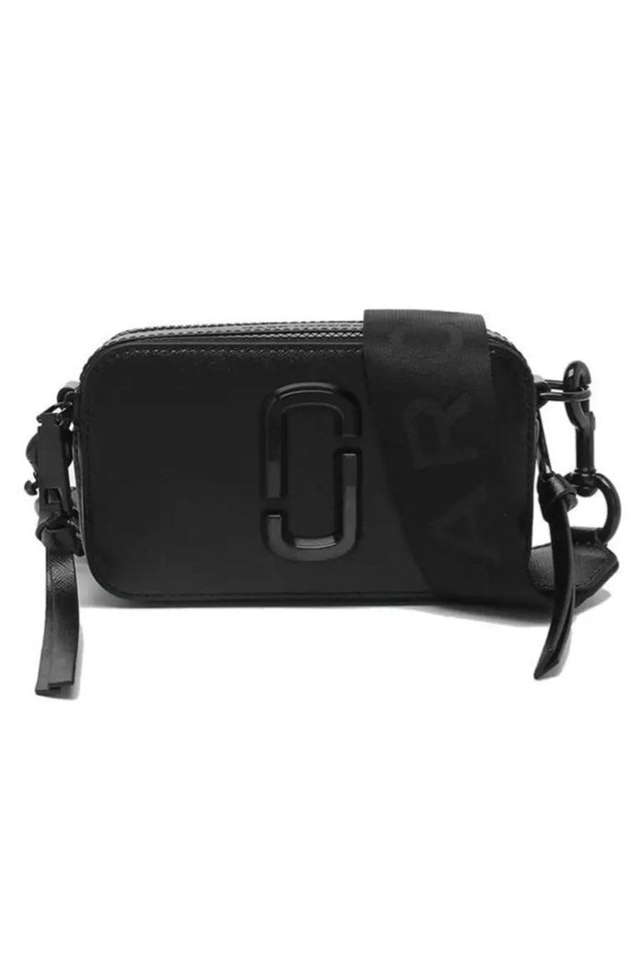 Marc Jacobs The Snapshot Camera Bag Black (Category: Luxury Bags & Wallets) located in Batangas. Submitted by mitch_m (Listing ID 1342913383, Image 1). Description: Original Marc Jacobs THE Snapshot DTM Camera Bag With MJ chain strap (see last photo) Complete with dust bag + box Retails for Php 25K (excluding the extra chain strap) Selling for Php 7K (including the extra chain strap) Minimal signs of use. The leather is in excellent condition wit