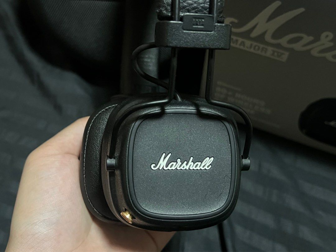 MARSHALL MAJOR IV BLACK (Category: Headphones & Headsets) located in Mabalacat. Submitted by redclutters (Listing ID 1342932817, Image 2). Description: - good condition - authentic (bought from marshall store) - w/ box, cable, etc. and MARSHALL CASE.