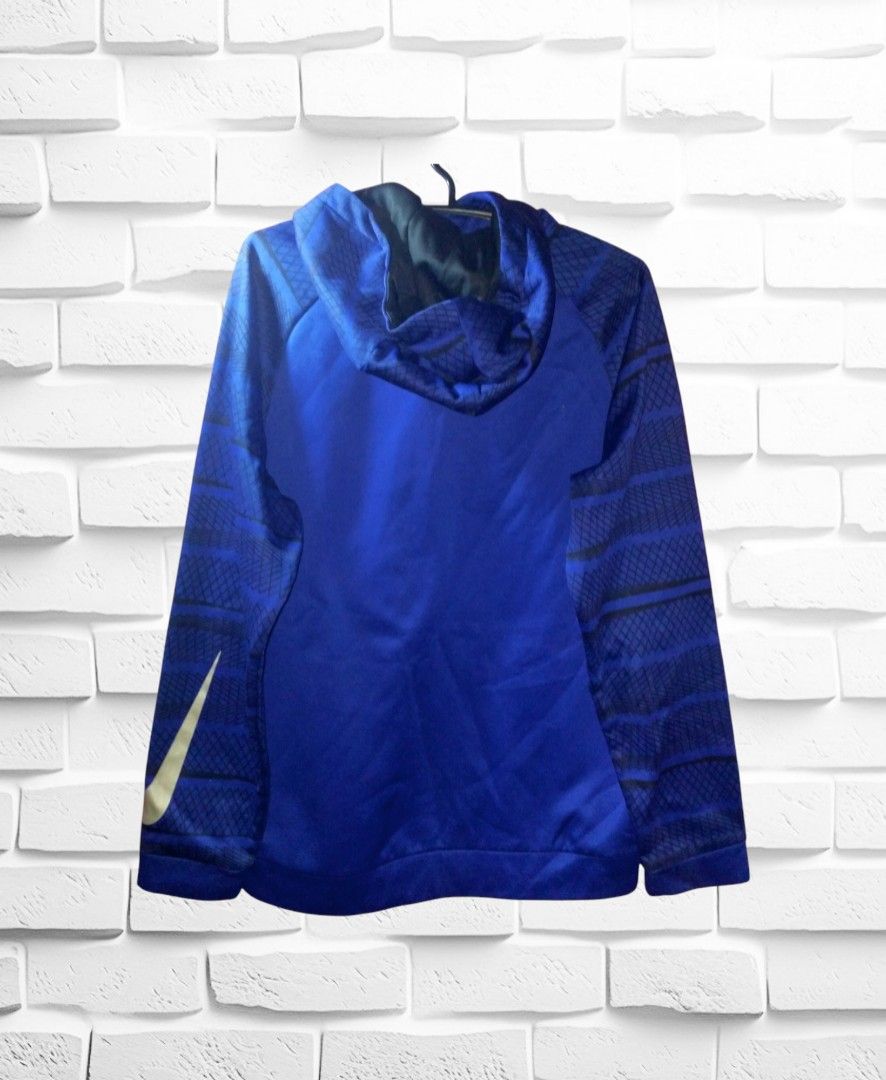 Nike Dri-Fit Blue Hoodie Jacket (Category: Coats, Jackets and Outerwear) located in San Jose del Monte. Submitted by lethriftster (Listing ID 1342923537, Image 2). Description: Nike Dri-Fit Blue Hoodie Jacket Size: M Dimes: Width- 23 Length- 28 Sleeves- 25 shipping Options: J&T- Payment first (No COD) LBC- COP or cash on pick-up Lalamove- COD or cash on delivery basta kayo po ang magpapa-pick up ng item sa rider ng lalamove. *paalala: yung shippi