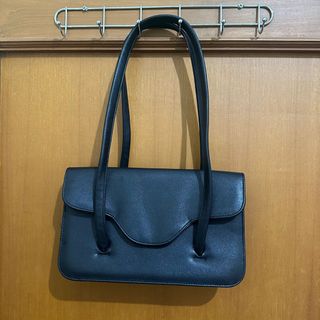 (Kategori: ) berada di . Dikirim oleh ivorycloset (ID iklan 1342956259, Gambar 1). Deskripsi: .