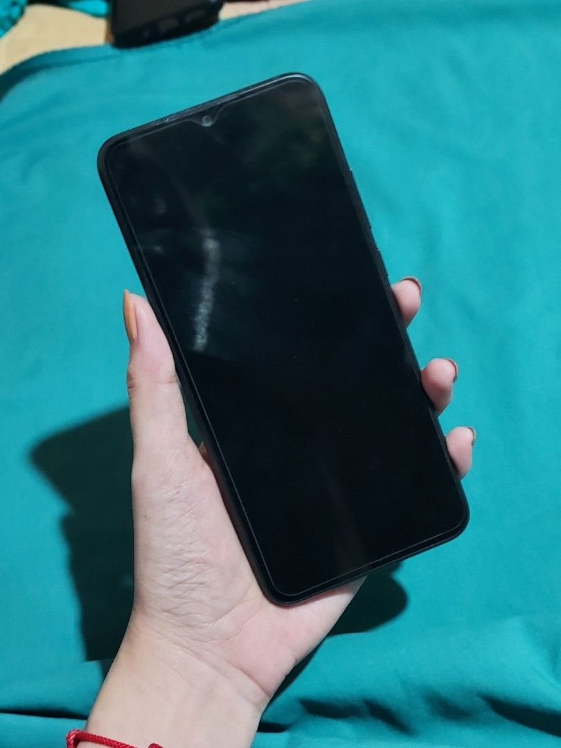 Original Redmi 9C (Category: Xiaomi) located in Jaro. Submitted by velreyes9452956 (Listing ID 1342867280, Image 3). Description: No issue. Para paring bago babae ang may-ari. Ibebenta nalang kesa masira may bagong phone na ang may ari..