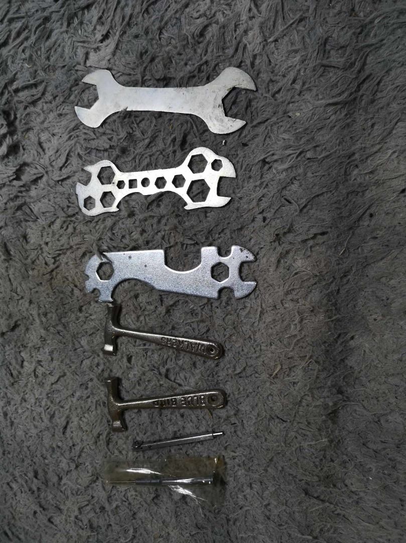 Portable Mechanic Tools Set (Category: Construction Tools & Equipment) located in Santa Cruz. Submitted by jmy_surplus.2 (Listing ID 1342990586, Image 1). Description: Size ; L - 8 W - 10 Color ; Silver Type ; Mechanic Tools Brand ; No brand Material ; Metal Style ; Metal Mechanic Tools Set LG 94 JMY 4.