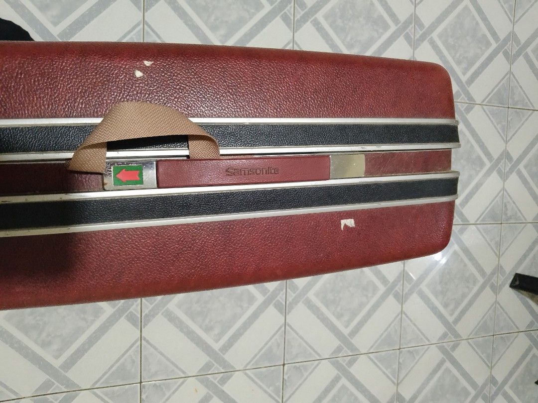 Samsonite maleta (Category: Luggage) located in Quezon City. Submitted by kimchiman28 (Listing ID 1342864893, Image 1). Description: for sell only my Samsonite maleta Di KO na nagagamit goods payan gumagana pa code locks niya. Pasay area Lang ako price is negotiable malibay Pasay Lang ako super tibay po niya.