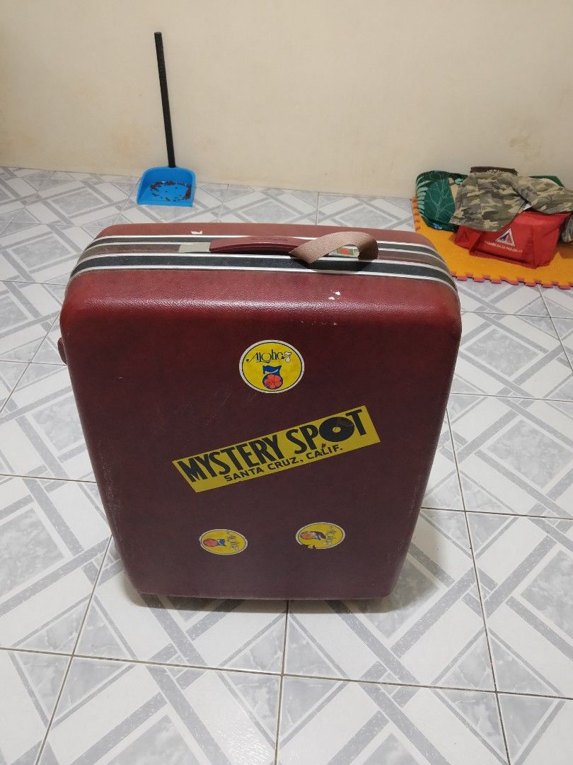 Samsonite maleta (Category: Luggage) located in Quezon City. Submitted by kimchiman28 (Listing ID 1342864893, Image 3). Description: for sell only my Samsonite maleta Di KO na nagagamit goods payan gumagana pa code locks niya. Pasay area Lang ako price is negotiable malibay Pasay Lang ako super tibay po niya.