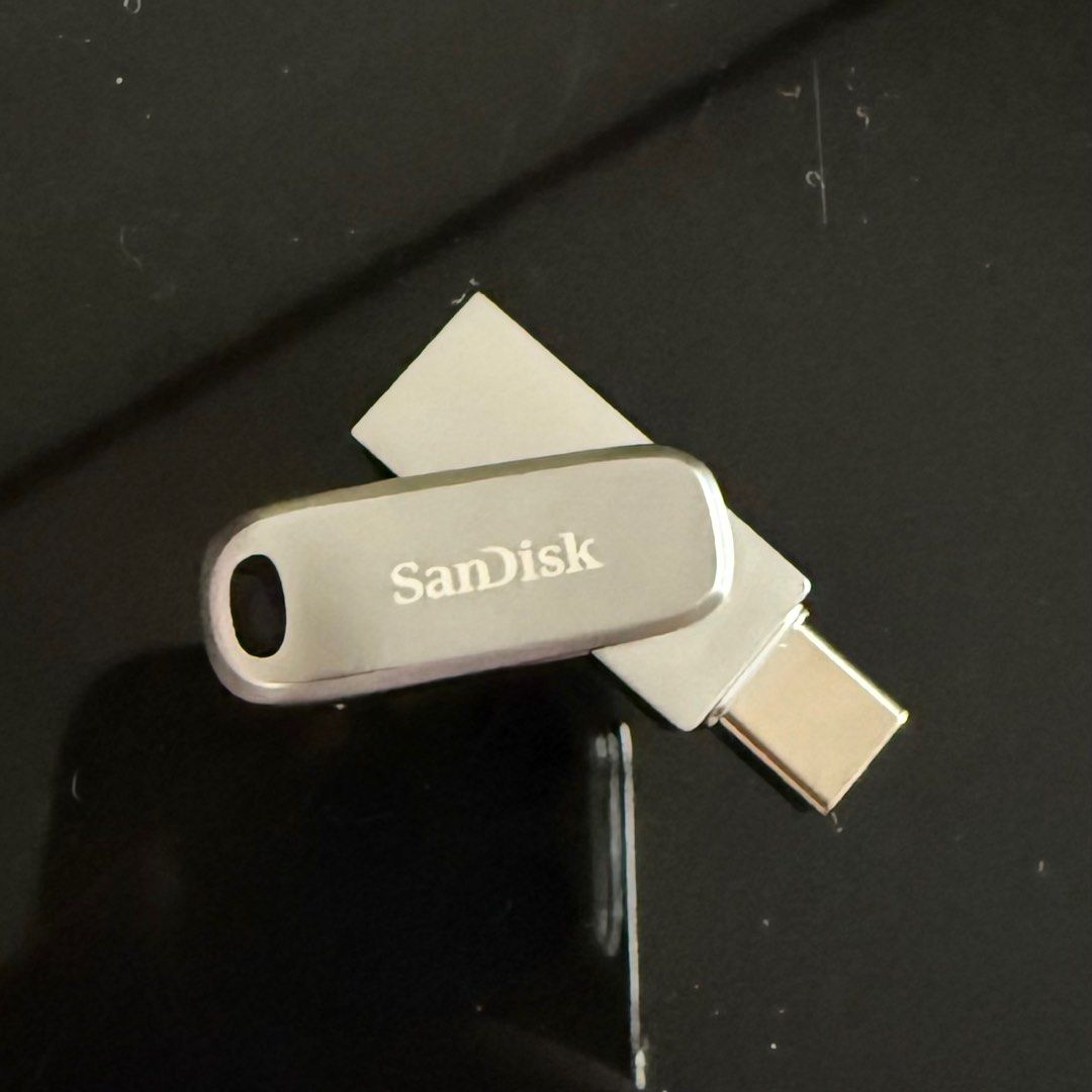 SanDisk Dual Drive Luxe USB Type C 64gb (Category: Memory & SD Cards) located in Pasig City. Submitted by shop.soph (Listing ID 1342858492, Image 1). Description: rfs: doesn't work on apple devices (iPhone & iPad) but works for my macbook practically brand new, just threw away the packaging.