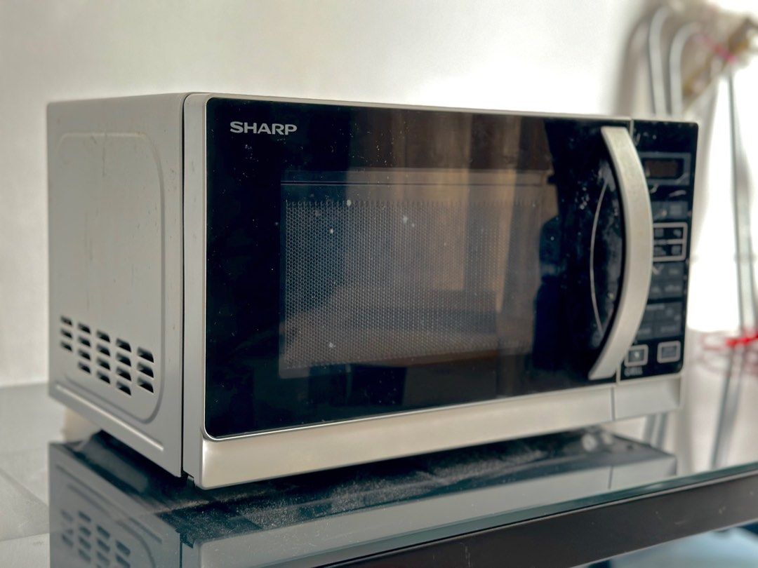 SHARP 20L Microwave (Category: Ovens & Toasters) located in Kuala Lumpur. Submitted by keithchan70503 (Listing ID 1342891963, Image 2). Description: SHARP 20L Microwave Oven with Grill Model : R602ZS Condition : 9/10 - Lightly used - Well functioning - .