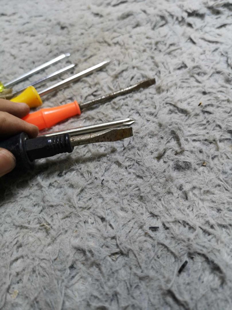 Small Screwdriver Tools Set (Category: Construction Tools & Equipment) located in Santa Cruz. Submitted by jmy_surplus.2 (Listing ID 1342990740, Image 2). Description: Size ; L - 18 W - 10 Color ; Orange , Black Type ; Tools Brand ; No Brand Material ; Plastic , metal Style ; Small Screwdriver Tools Set LG 94 JMY 4.