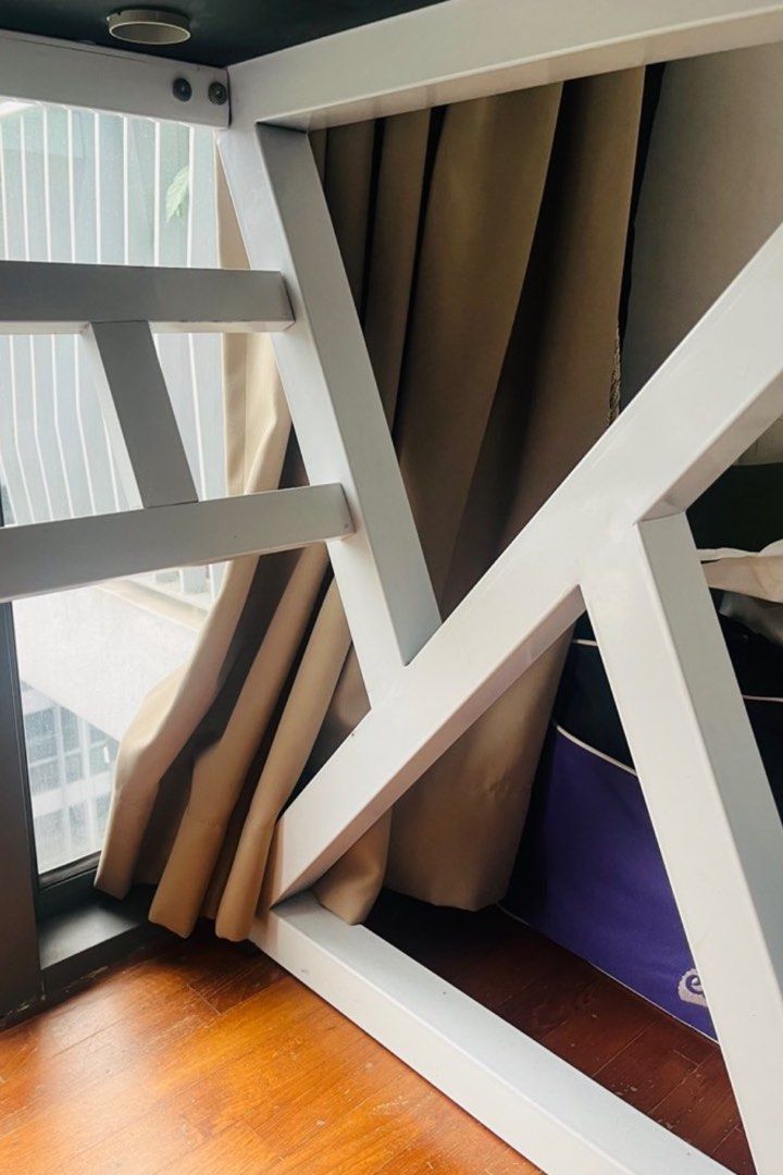 Study Table (Category: Tables & Sets) located in Singapore. Submitted by hhhhjabby (Listing ID 1342935888, Image 3). Description: in great condition!! no flaws.