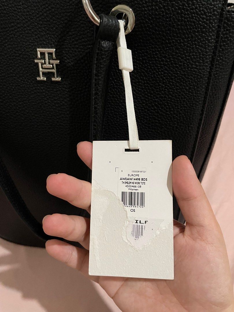 TH Emblem NS Work Tote (Category: Luxury Bags & Wallets) located in Imus. Submitted by daaayan123 (Listing ID 1342897495, Image 3). Description: Brand New TH Emblem NS Work Tote Dimension: 32cm x 33cm Depth width: 6.5cm Weight approx: 1140g Color: Black Material: 100% Polyurethane With one zipper pocket and two open pocket With hangtag Bought in Europe for 10k Selling it for 4,500 na lang. 📍Imus, Cavite.