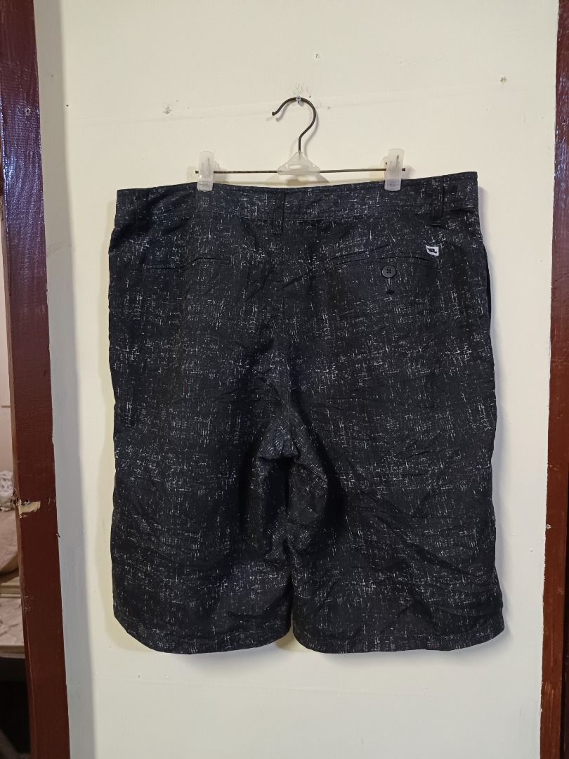 Tony hawk board short men's (Category: Shorts) located in Davao. Submitted by plan-b (Listing ID 1342977298, Image 2). Description: Tony Hawk board short Size - 38 Length - 23.5 Good condition .