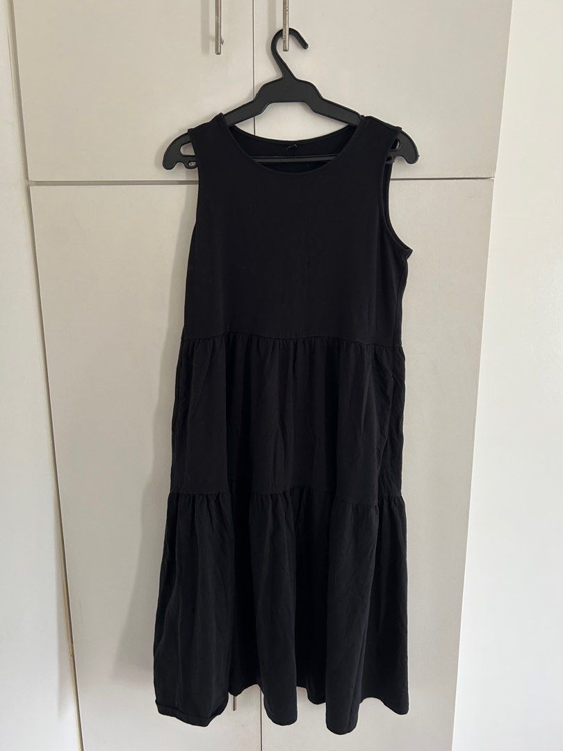 uniqlo black dress (Category: Dresses) located in Makati City. Submitted by bluelocker (Listing ID 1342877307, Image 1). Description: .