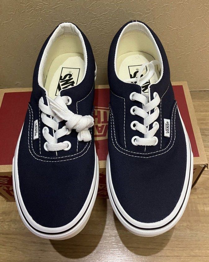 Vans Era Navy Canvas Sneakers for Men (Category: Sneakers) located in Manila. Submitted by champsey (Listing ID 1342870647, Image 1). Description: Vans Era Navy Canvas Sneakers for Men Used only once Color: Navy Blue Pattern: Plain Season: F22 Material: Canvas Size: 9.5 US Men 8.5 UK Men 42.4 EU Men Mode of Payment: Cash on Pick-up Location: Manila/Metro Manila Only Message if interested. Thank you. .