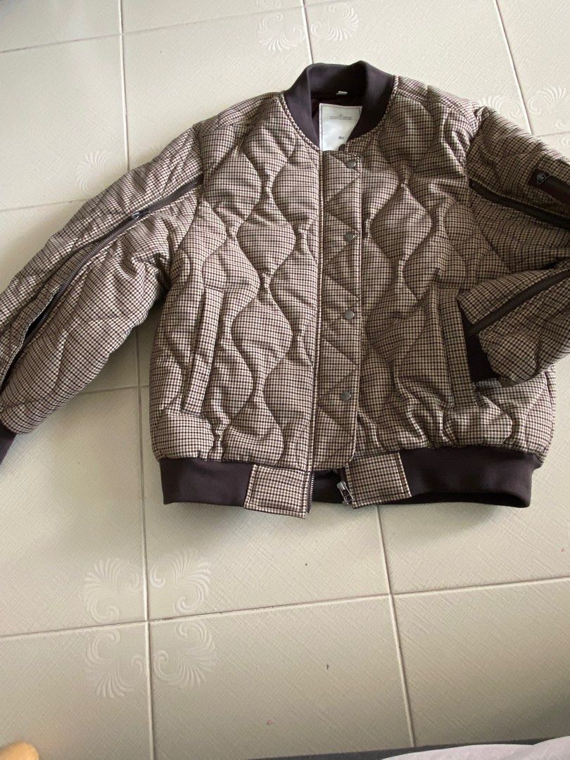 Winter Jacket (Category: Coats, Jackets and Outerwear) located in Singapore. Submitted by jameau (Listing ID 1342881372, Image 1). Description: Brand new. .