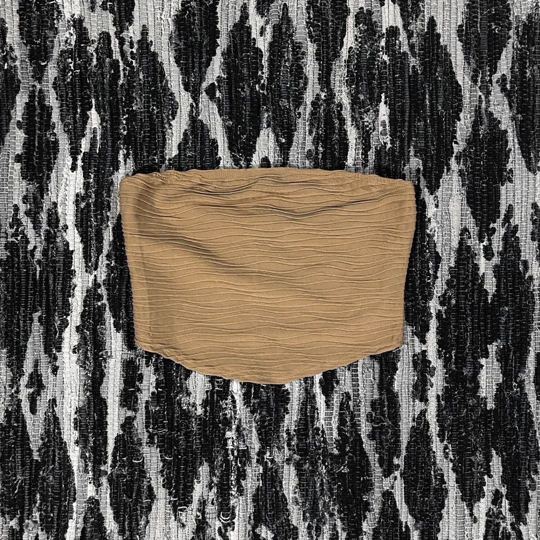 Y2K Textured Tube Top (Category: Others Tops) located in Balanga. Submitted by shenanigansph (Listing ID 1343019425, Image 1). Description: size: small to medium condition: 9.5/10 flaws: n/a RFS: decluttering.