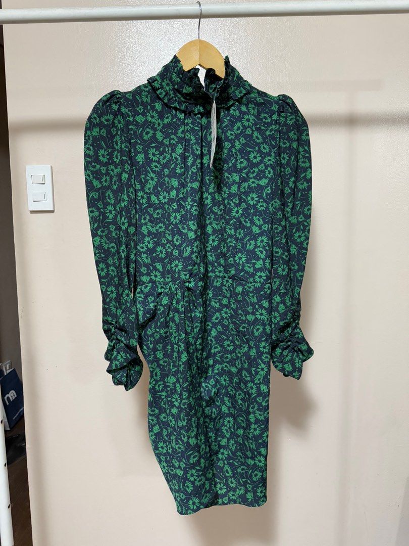 ZARA green dress (Category: Dresses) located in Quezon City. Submitted by check.my.list____ (Listing ID 1342986460, Image 2). Description: With tag .