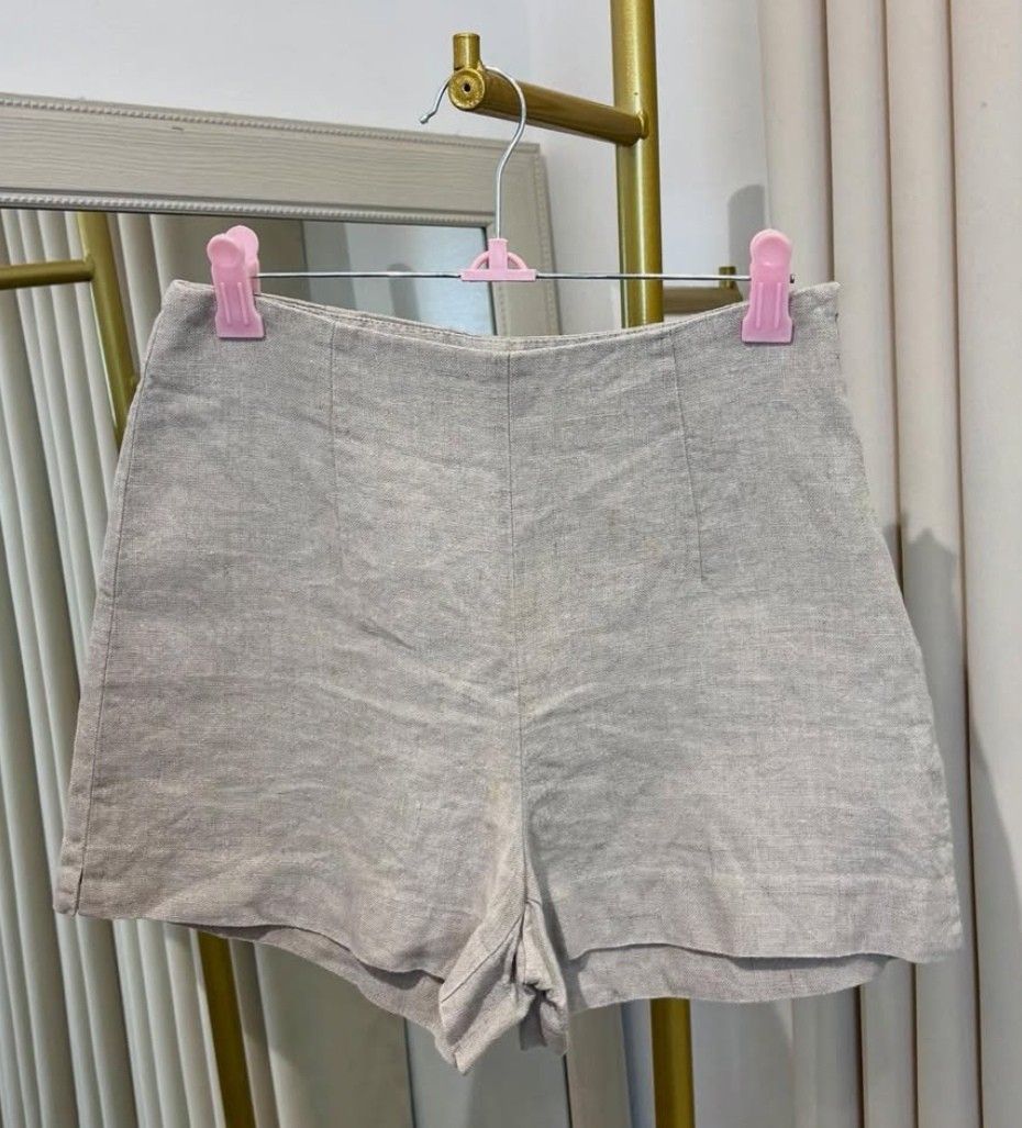 Zara linen side zipped shorts (Category: Shorts) located in Cavite. Submitted by yourKstyle (Listing ID 1342970092, Image 2). Description: No Flaws like brandnew Used once Fits Small to medium Waistline 25 Length 13 LAST PRICE.