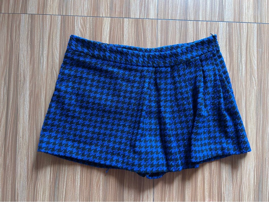 zara skort (Category: Skirts) located in Makati City. Submitted by bluelocker (Listing ID 1342882818, Image 1). Description: XL.