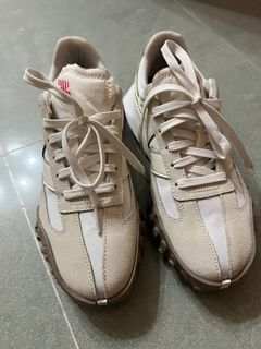（分類：）位於 。 由 declutterzone 提交（商品編號 1343137508，圖片 1）。簡介： 。