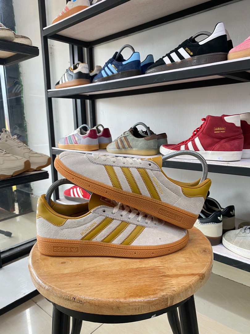 ADIDAS MUNCHEN, Fesyen Pria, Sepatu , Sneakers di Carousell
