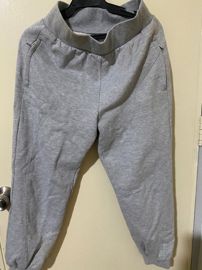 Authentic Alo Yoga Jogging Pants Small (Category: Activewear) located in Manila. Submitted by roseluxuryitems (Listing ID 1343131969, Image 2). Description: Authentic Alo Yoga Jogging Pants Small Good condition 35 inches long Washed ready to wear .