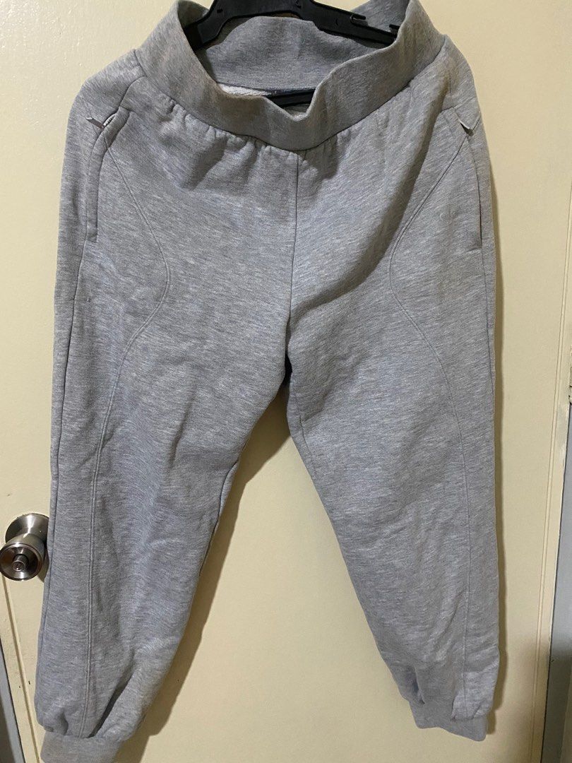 Authentic Alo Yoga Jogging Pants Small (Category: Activewear) located in Manila. Submitted by roseluxuryitems (Listing ID 1343131969, Image 1). Description: Authentic Alo Yoga Jogging Pants Small Good condition 35 inches long Washed ready to wear .