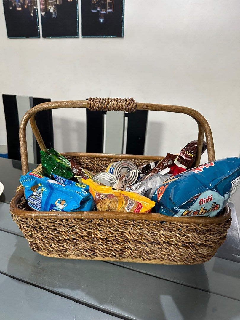 Basket Buri (Category: Gift Baskets & Hampers) located in Quezon City. Submitted by karenswift13 (Listing ID 1343139355, Image 2). Description: Novaliches area 46x34cm Perfect for Christmas Grocery package basket.