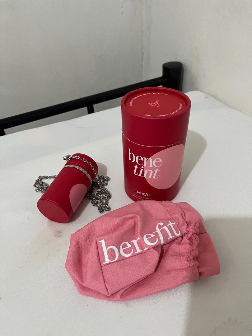 Benefit liptint bag (no liptint) (Category: Makeup) located in Quezon City. Submitted by ppauline4856273 (Listing ID 1343103129, Image 1). Description: Lip tint bag limited edition vip.