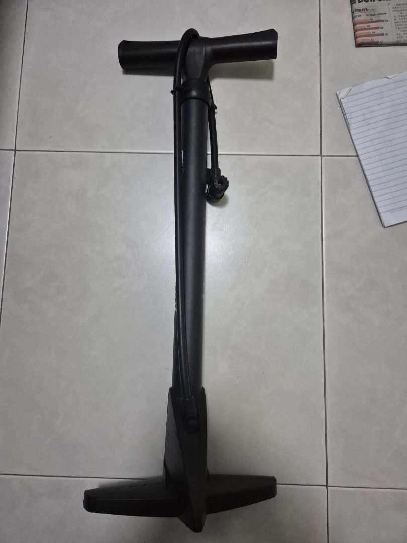 Bicycle pump/ball pump (Category: Bicycles) located in Singapore. Submitted by citius (Listing ID 1343167412, Image 2). Description: New bike/ball pump Brand: Giyo Air Supply.