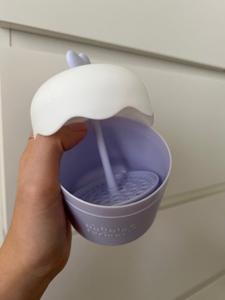 bubble foamer (Category: Face Care) located in Singapore. Submitted by nialler (Listing ID 1343119313, Image 3). Description: Brand new for facial cleaner to make foam or other soap related stuff if you want to make foam got it as a gift but i don't need it #makespace .